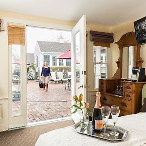 Classic Queen Room